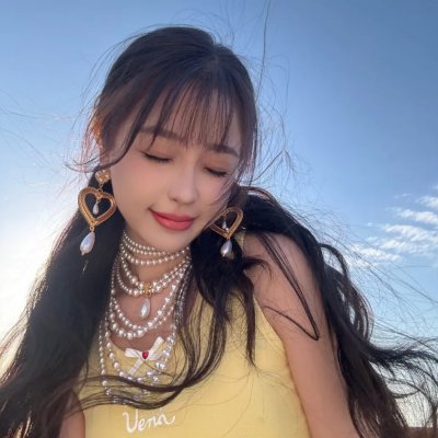 人妻的嘴唇尝起来有罐装沙瓦的味道